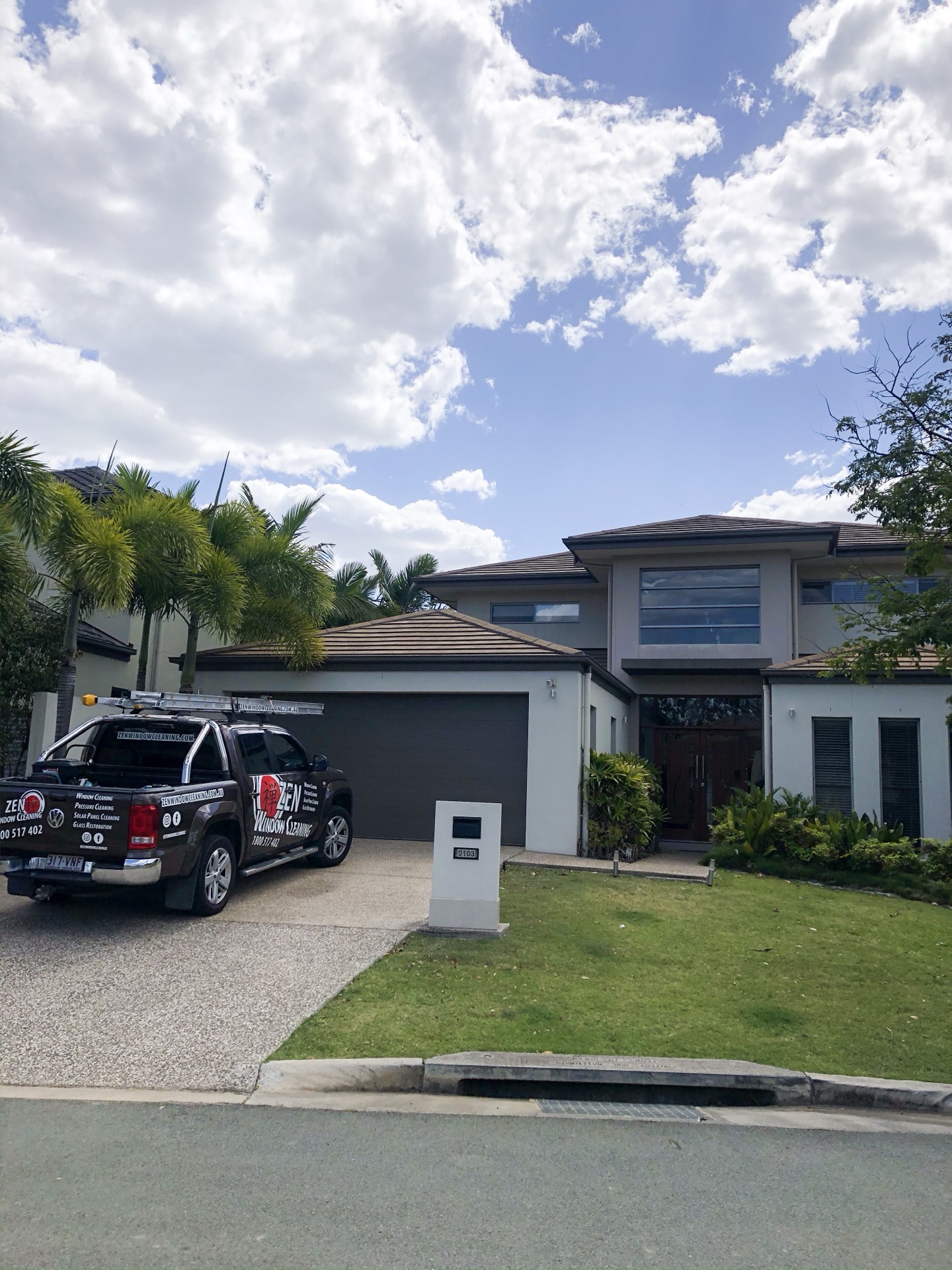 Window cleaning service result on a Gold Coast property