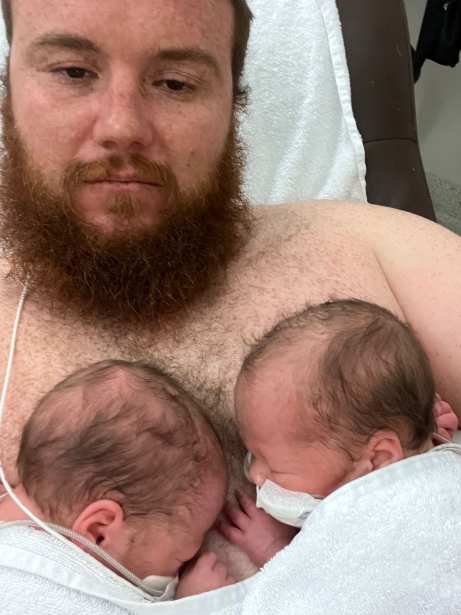 Axel and Archer in NICU after arriving at 25 weeks in September 2021