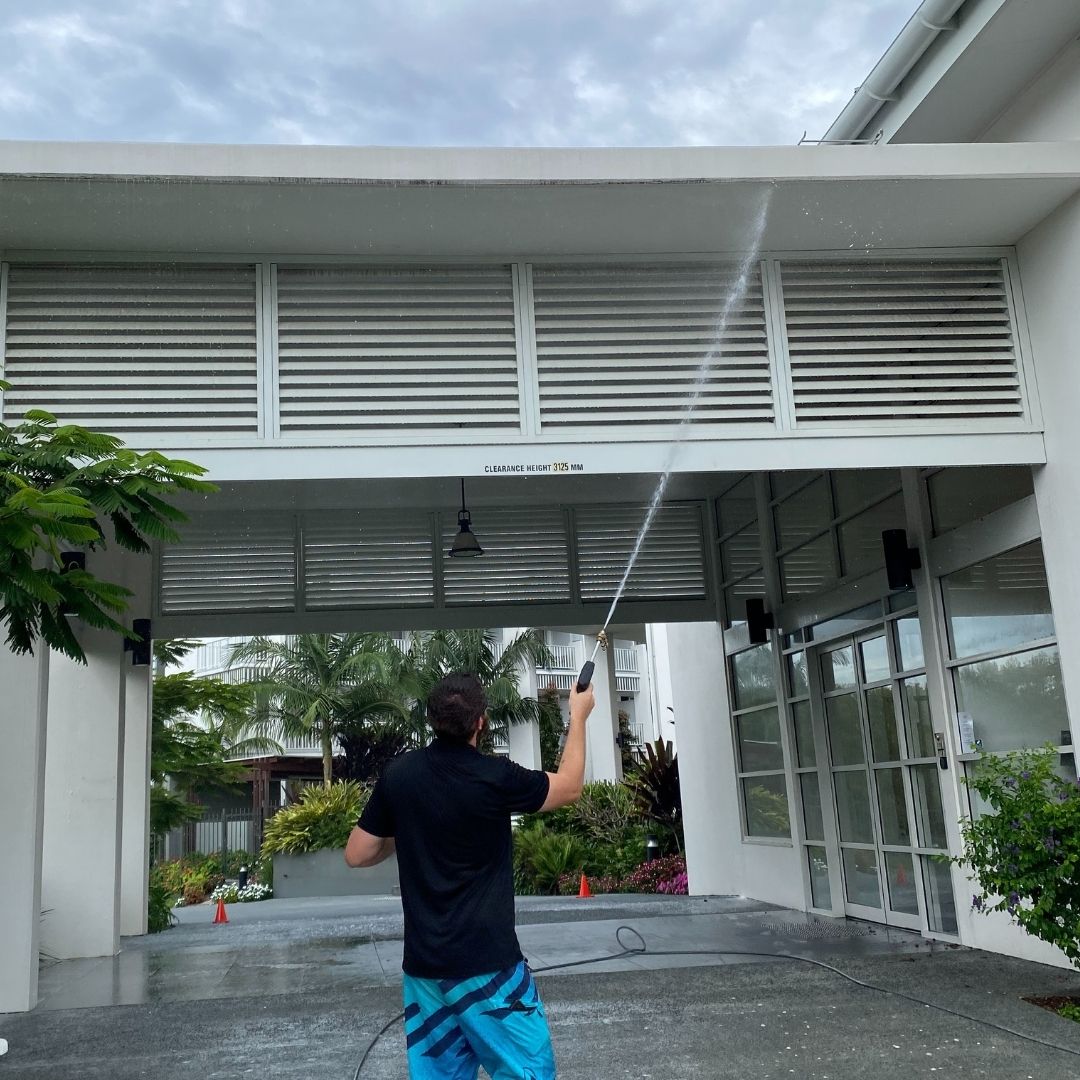 Building wash down on a Gold Coast commercial facade