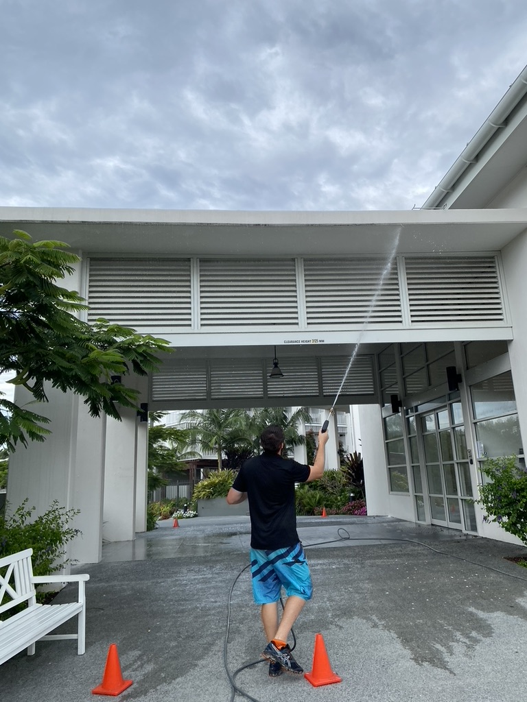 Low pressure soft washing Gold Coast - hero section