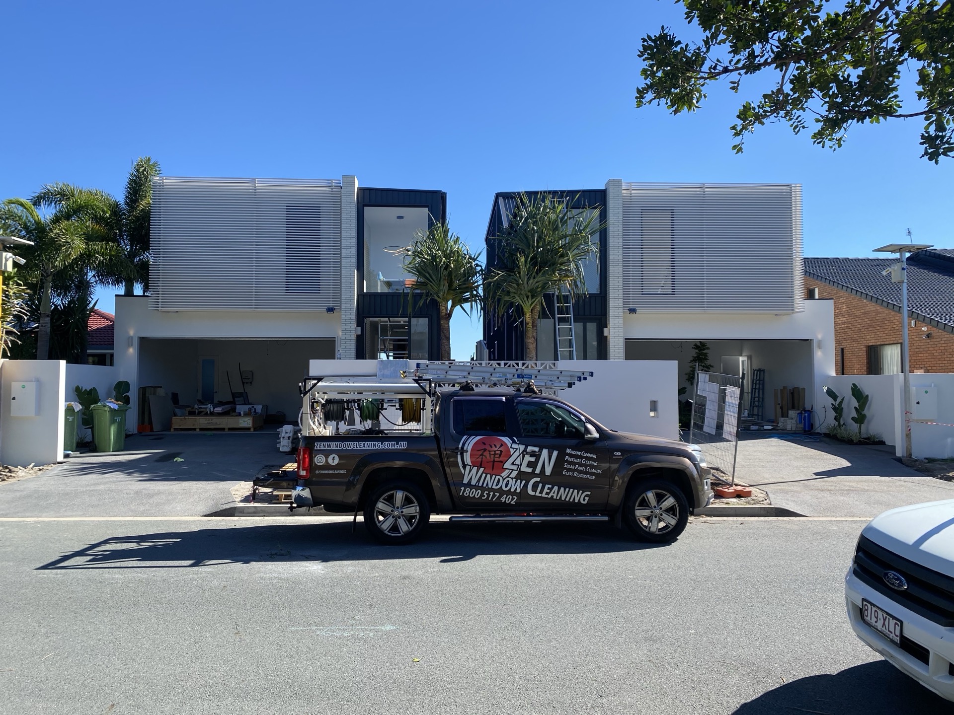 Post construction window cleaning on Gold Coast new build removing paint and concrete residue from glass